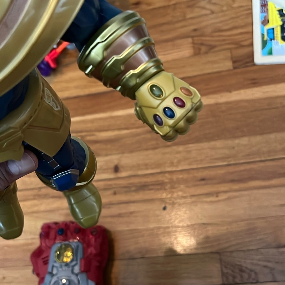 Marvel Avengers Thanos Gold and Blue Action Figure with Red Gauntlet - Picture 6 of 8